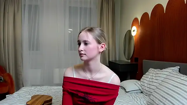 TraceeRebollar online show from 03-10-26, 03:17