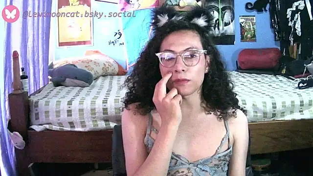 Snapshot of lewd_mooncat chatting on 05-01-26, 10:36 lewd mooncat online show from 05-01-26, 10:36