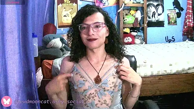 Snapshot of lewd_mooncat chatting on 06-12-26, 10:41 lewd mooncat online show from 06-12-26, 10:41