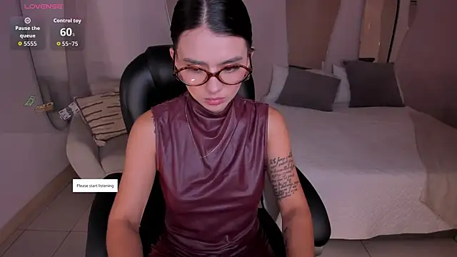 JulietteMoreau online show from 04-26-26, 11:41