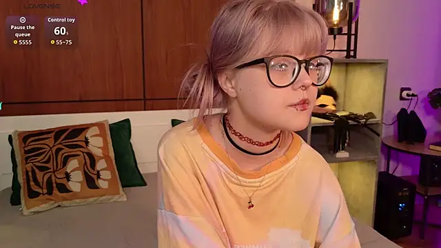 MoliQin online show from 04-23-26, 07:09