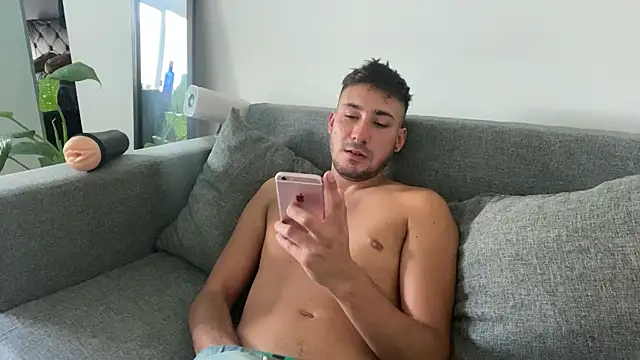 Snapshot of Heytincho chatting on 03-01-26, 10:01 Heytincho online show from 03-01-26, 10:01