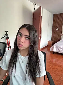 Luna rousse26 online show from 04-04-26, 12:35