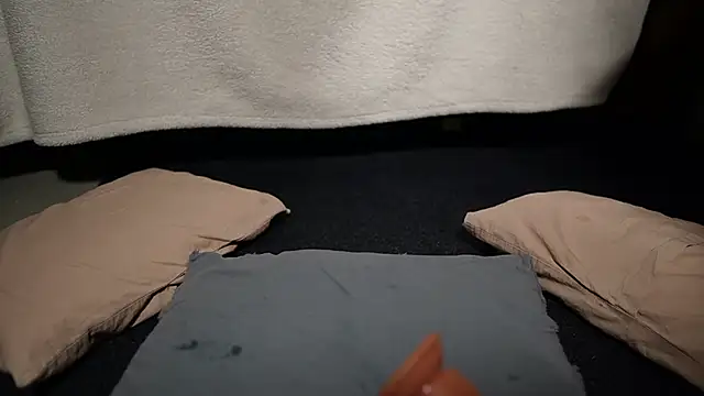 DLCheeks online show from 02-15-26, 07:51