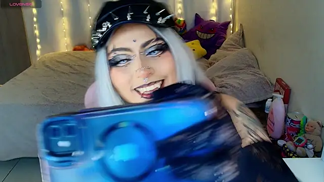 maliciaXpoison online show from 04-25-26, 04:15