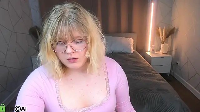 luna c0ra online show from 04-11-26, 01:10