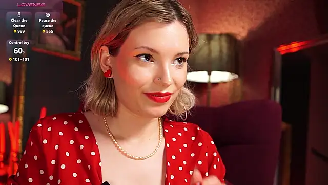 Snapshot of VinylKiss chatting on 03-08-26, 02:04 VinylKiss online show from 03-08-26, 02:04