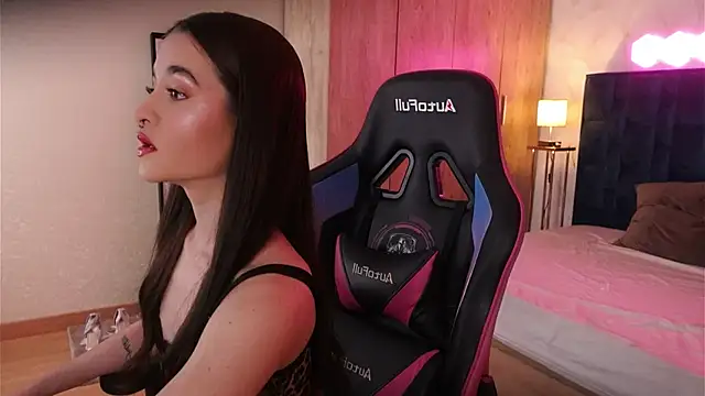 LucyDeLuca online show from 03-03-26, 07:47