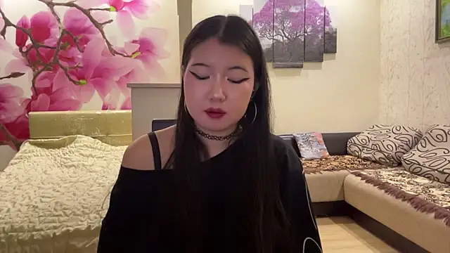 MaeRaads online show from 04-17-26, 06:22