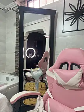 Kiarhatrixie1 online show from 03-14-26, 04:01