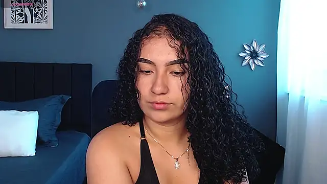 Snapshot of Sofia-bloom chatting on 02-25-26, 01:43 Sofia-bloom online show from 02-25-26, 01:43