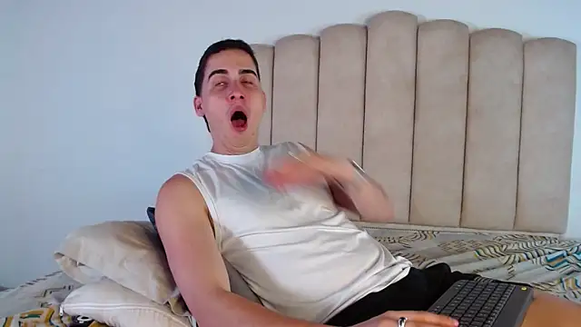 ryanlevi1 online show from 03-11-26, 02:01