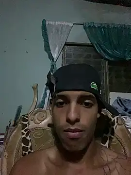 Snapshot of Alee_2005 chatting on 05-15-26, 06:42 Alee 2005 online show from 05-15-26, 06:42