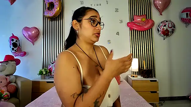 amira moon18 online show from 03-10-26, 07:08