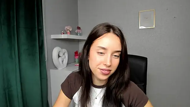 AdeleSolo online show from 06-15-26, 09:55