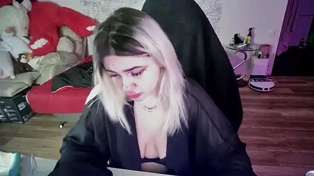 Snapshot of SlankyMic chatting on 03-09-26, 03:27 SlankyMic online show from 03-09-26, 03:27