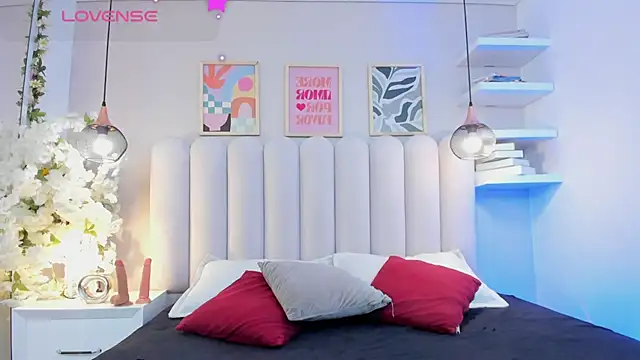 Mia Bailey  online show from 04-28-26, 03:11