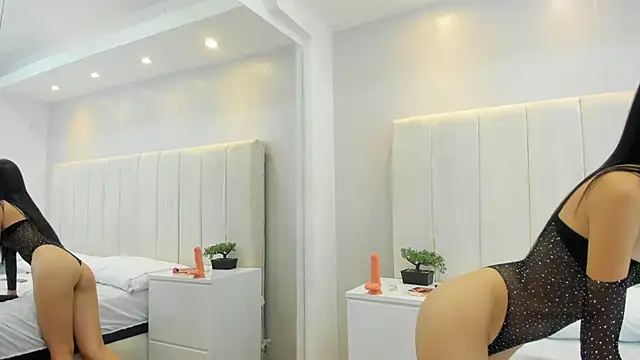 violetta cutest  online show from 03-12-26, 12:00