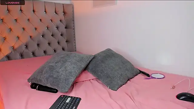 eva cutee  online show from 04-19-26, 03:28