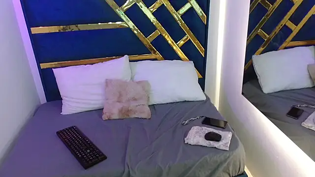 Snapshot of cami_angel69 chatting on 06-12-26, 01:32 cami angel69 online show from 06-12-26, 01:32