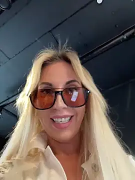 LisaMurr online show from 05-25-26, 01:06