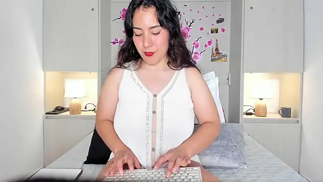 Snapshot of ElaRey_ chatting on 04-29-26, 12:31 ElaRey online show from 04-29-26, 12:31