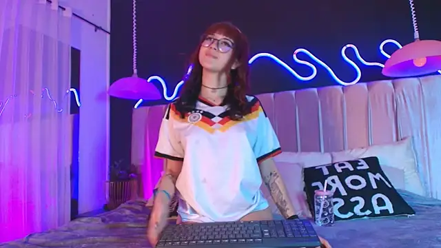 alixx von d online show from 06-20-26, 09:34
