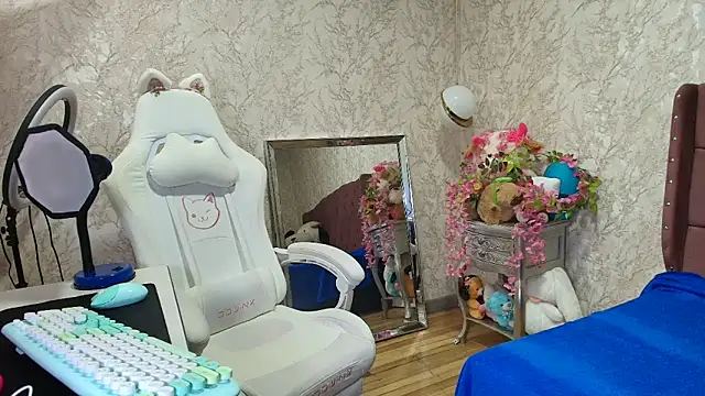 Snapshot of SelinaRussell chatting on 05-16-26, 11:57 SelinaRussell online show from 05-16-26, 11:57