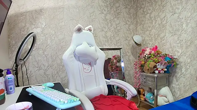 Snapshot of SelinaRussell chatting on 05-19-26, 12:05 SelinaRussell online show from 05-19-26, 12:05