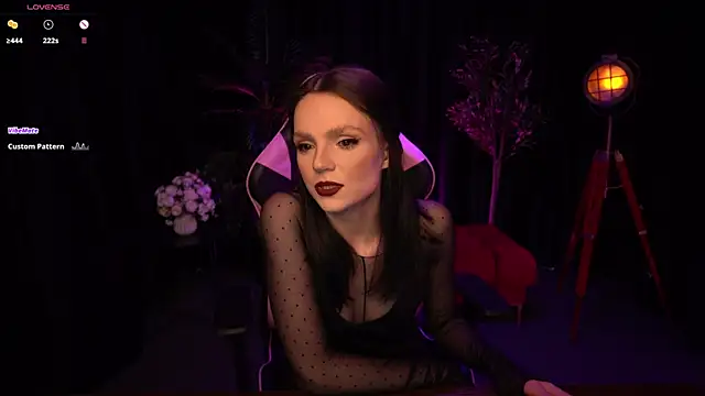 Snapshot of Wild_Alice_me chatting on 06-07-26, 03:27 Wild Alice me online show from 06-07-26, 03:27
