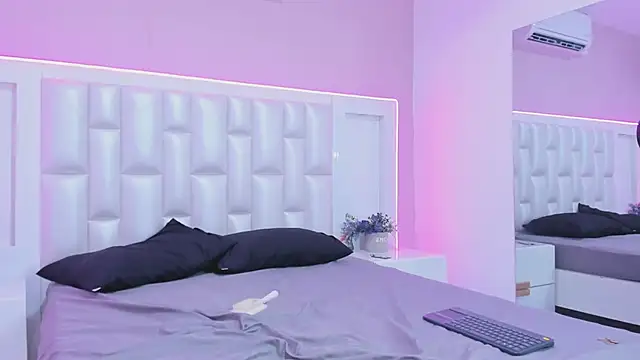 Liia Collins online show from 04-18-26, 07:58