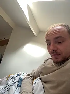 Snapshot of Crevette311 chatting on 11-21-25, 12:48 Crevette311 online show from 11-21-25, 12:48