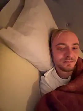 Snapshot of Crevette311 chatting on 11-23-25, 11:04 Crevette311 online show from 11-23-25, 11:04