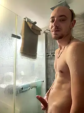 Snapshot of Crevette311 chatting on 11-24-25, 11:10 Crevette311 online show from 11-24-25, 11:10