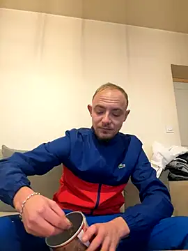 Snapshot of Crevette311 chatting on 11-27-25, 10:39 Crevette311 online show from 11-27-25, 10:39