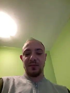 Snapshot of Crevette311 chatting on 11-28-25, 10:18 Crevette311 online show from 11-28-25, 10:18