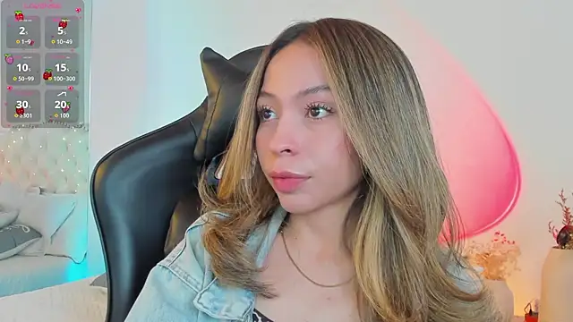 Snapshot of LuuluBerry chatting on 03-06-26, 03:41 LuuluBerry online show from 03-06-26, 03:41