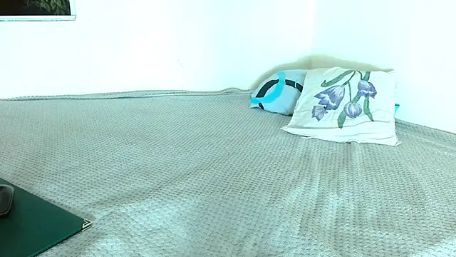 valkahot20 online show from 04-28-26, 09:14