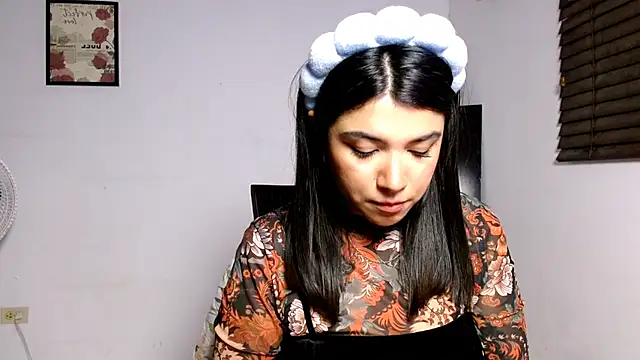 MiaDiamontLatin online show from 04-22-26, 03:09