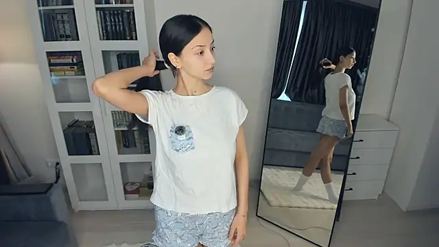 littleevilon online show from 02-20-26, 08:16