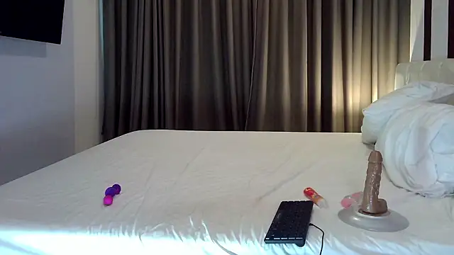 Keylle online show from 03-06-26, 06:21