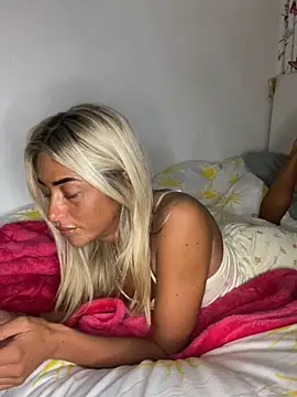 ScarlettGold  online show from 04-24-26, 04:48