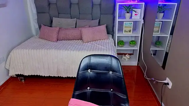 Snapshot of SophyAdams chatting on 06-10-26, 11:46 SophyAdams online show from 06-10-26, 11:46