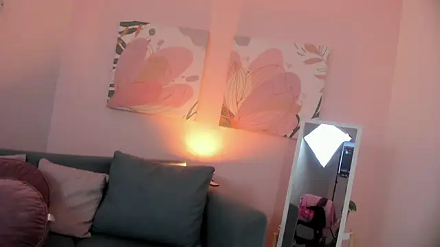 Ivonne 4 online show from 04-27-26, 12:47