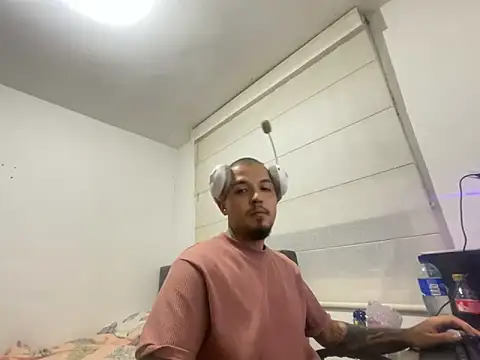 Snapshot of Maximo_Garcia17 chatting on 03-08-26, 01:36 Maximo Garcia17 online show from 03-08-26, 01:36