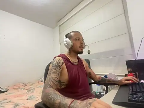 Snapshot of Maximo_Garcia17 chatting on 03-09-26, 01:53 Maximo Garcia17 online show from 03-09-26, 01:53