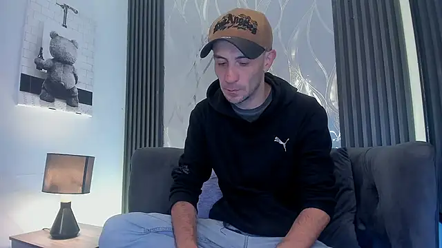 Milanwhite  online show from 02-20-26, 12:05