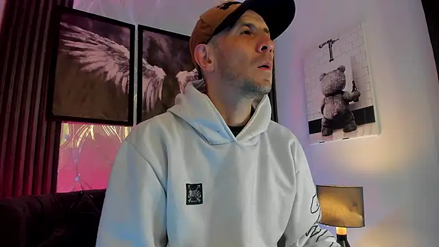 Milanwhite  online show from 02-25-26, 11:31