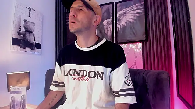 Milanwhite  online show from 03-12-26, 11:38