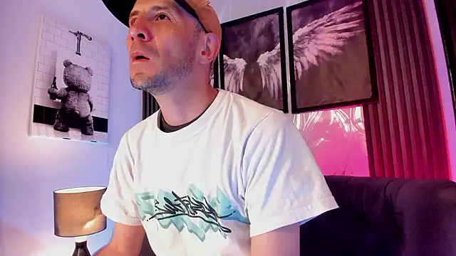 Milanwhite  online show from 03-13-26, 11:39